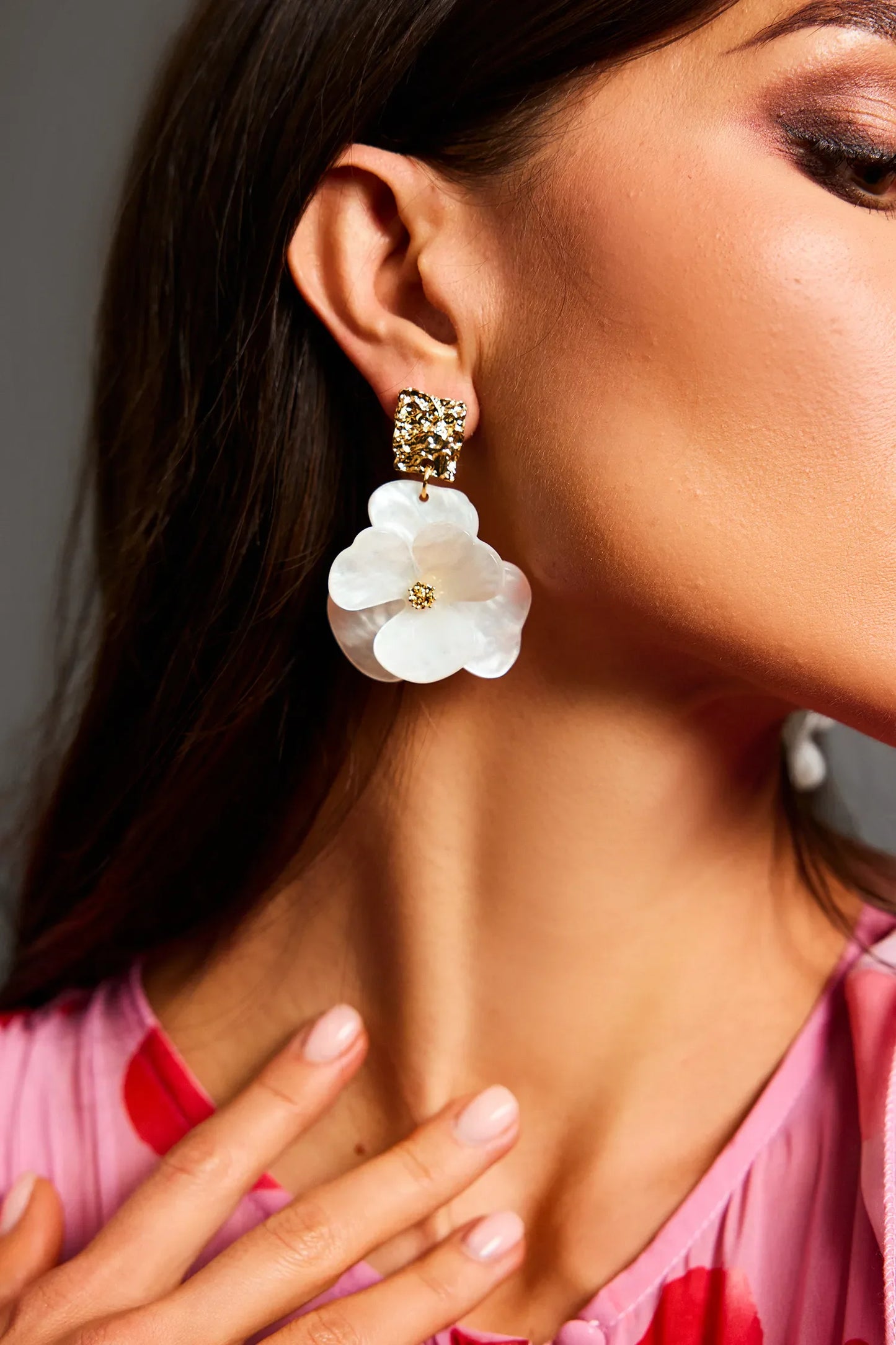 Alba Earrings – Pearly Flower