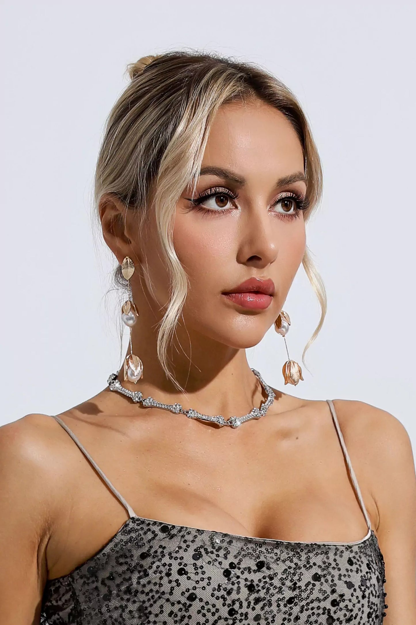 Xipil Pearl Drop Earrings