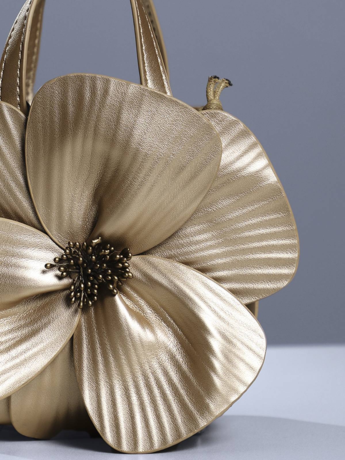 Acsah Leather Flower Bag In Gold 