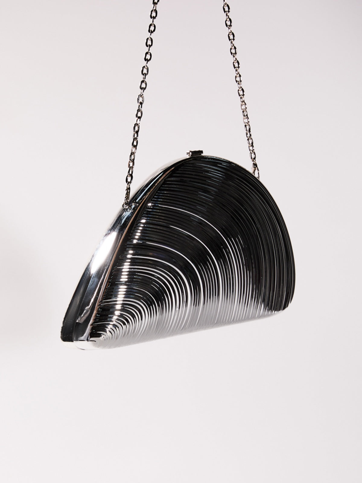 Maika Seashell Convertible Clutch In Silver 