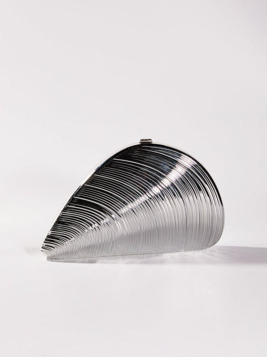 Maika Seashell Convertible Clutch In Silver 